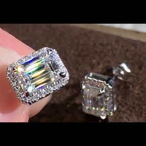 NEW 18K White Gold Emerald Cut Diamond Earrings